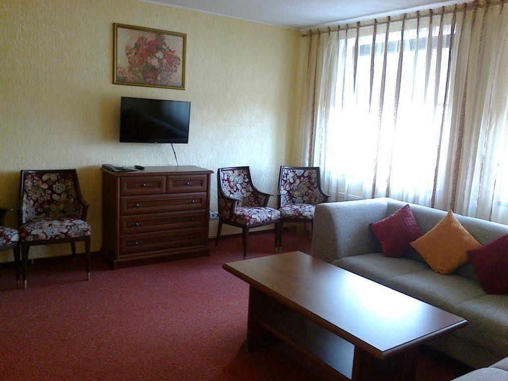 Gilija Hotel Šilutė Екстериор снимка